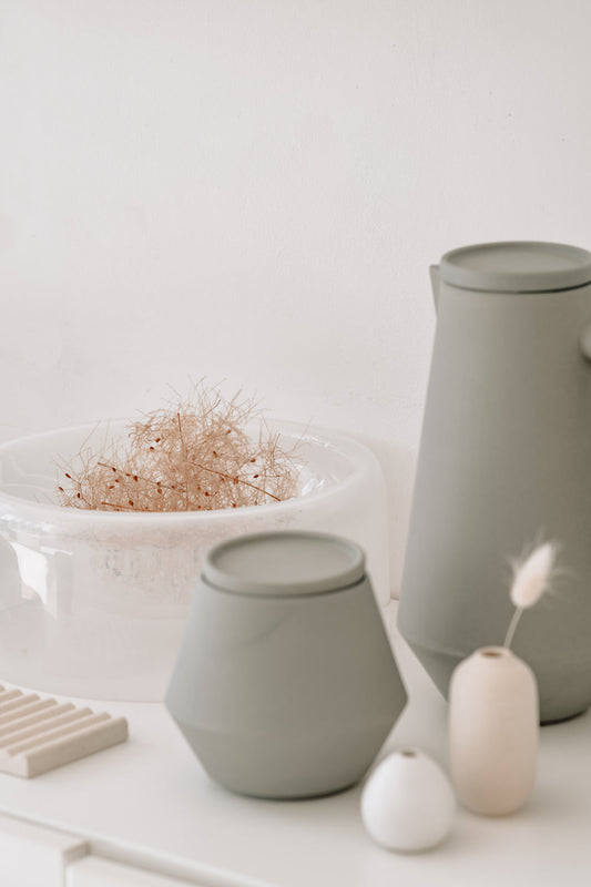 neutral-colors-in-this-ceramic-display